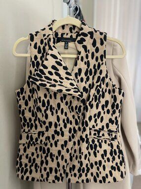 WHBM- Asymmetrical Collar Jacquard Vest